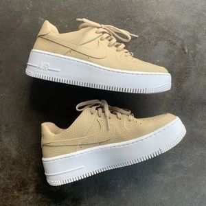 Tan Nike Airforce 1 Sage low